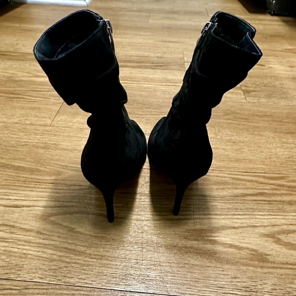 Marc Fisher pointed toe black ankle suede boots - Picture 5 of 12